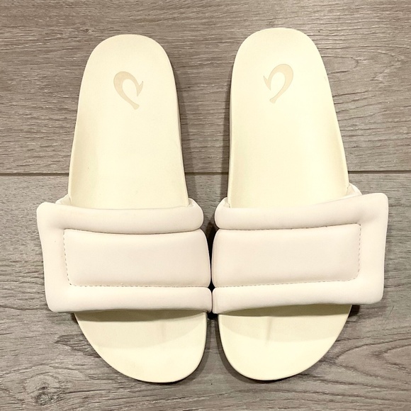 OluKai Sunbeam Slide Sandal Velcro Closure Off White Size 8 LIKE NEW CONDITION - Picture 1 of 5